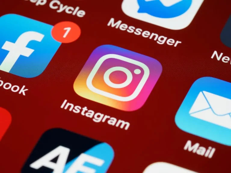Instagram followers 100k free: What It Is, How It Works, and Safer Alternatives
