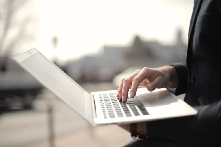What lapzoo.com Shows About How People Discover Niche Sites Online: Insights for Teachmejoomla Readers